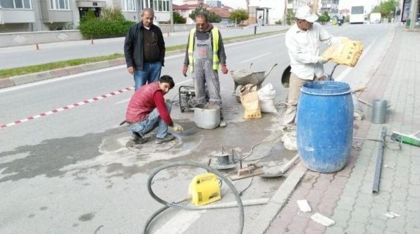 Yağmur Suyu Kanalları Ve Logar Kapakları Temizlendi