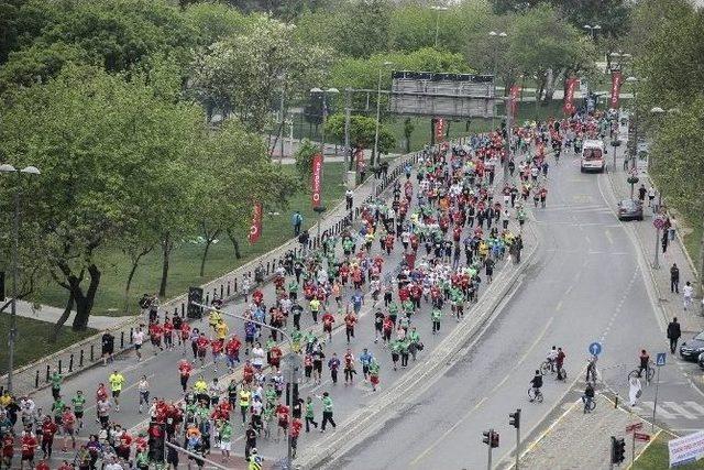 Vodafone, İstanbul Maratonu İçin Meydan Etkinlikleri Düzenleyecek