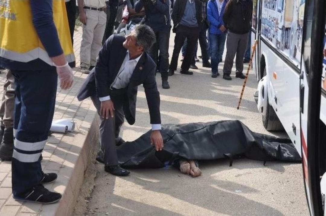 Yaşlı Adam Otob&uuml;s&uuml;n Altında Can Verdi, Kızı Şoka Girdi