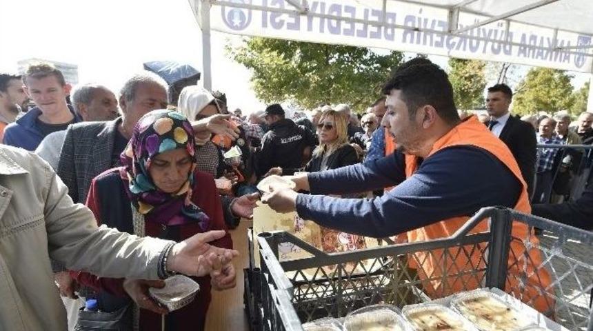 Ankara B&uuml;y&uuml;kşehir&rsquo;den, Hacı Bayram&rsquo;da Aşure İkramı