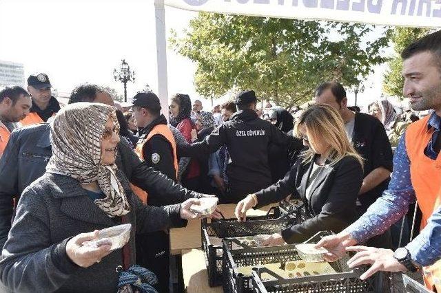 Ankara Büyükşehir’den, Hacı Bayram’da Aşure İkramı