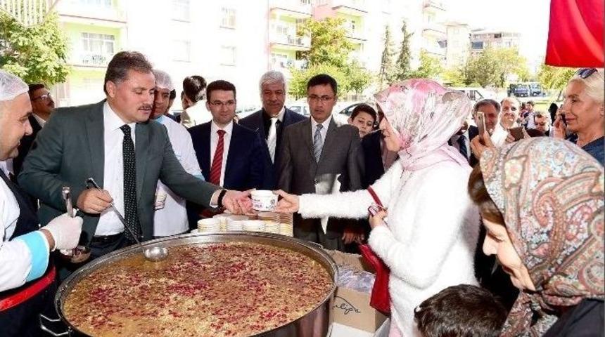 &Ccedil;akır: Farklılıklarımızla Birlikte Aşure Gibi Bir Olalım