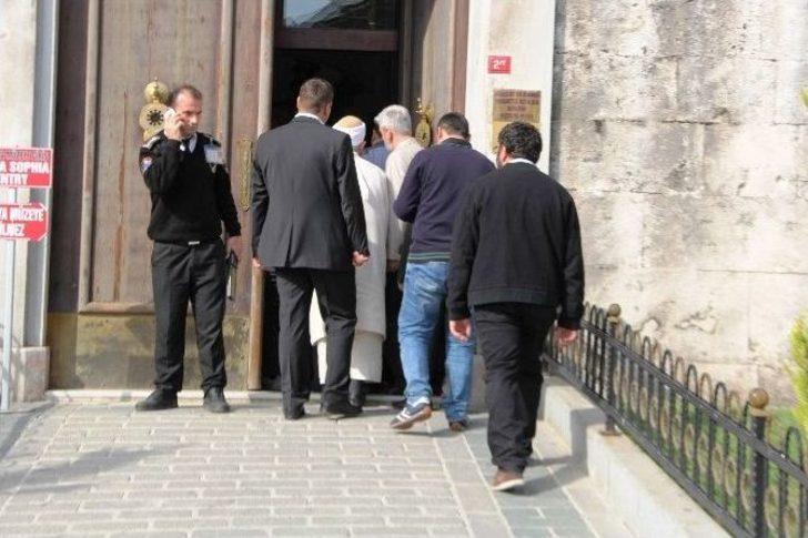 Ayasofya Müzesi Hünkar Kasrı’nda İlk Cuma Namazı Kılındı G4