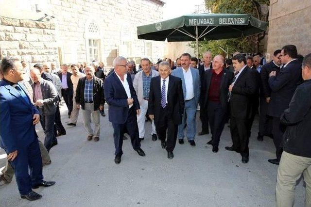 Başkan B&uuml;y&uuml;kkılı&ccedil; Ve Ekibi Gesi Kayabağ Mahalle Halkı İle Biraraya Geldi 2