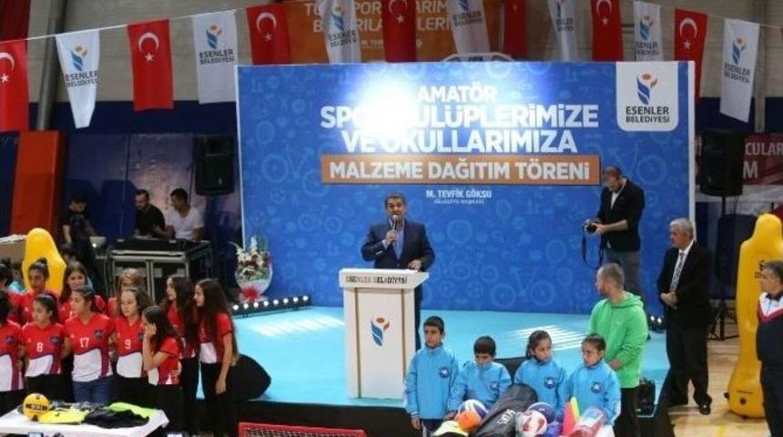 Esenler, 2 Bin 16 Metre T&uuml;rk Bayrağı İle Rekor Kırmaya Hazırlanıyor