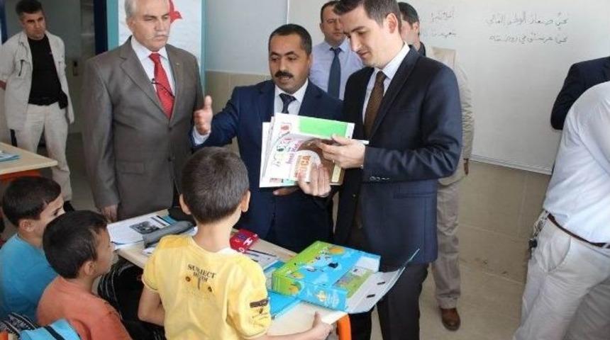 Suriyeli &Ouml;ğrencilere Kırtasiye Malzemesi Dağıtıldı