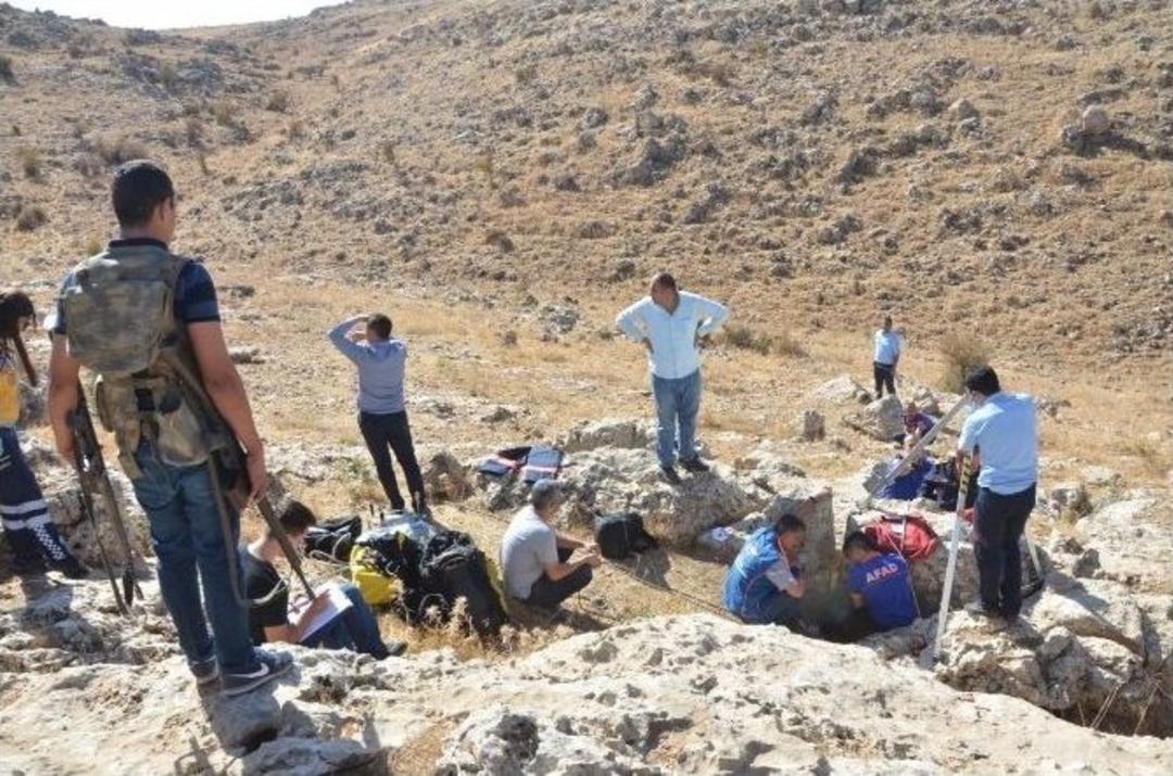 Hazine Ararken Mağarada Mahsur Kalan 3 Kişiyi Afad Ve İtfaiye Kurtardı