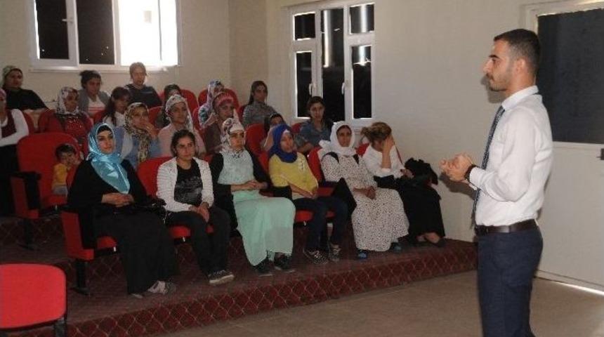 Cizre&rsquo;de Kadın Kursiyerlere Yaşlıların Bakımı Semineri Verildi