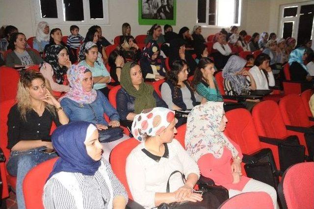 Cizre&rsquo;de Kadın Kursiyerlere Yaşlıların Bakımı Semineri Verildi 2