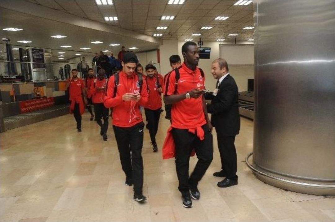 Trabzonspor, İstanbul&rsquo;da Yoğun İlgiyle Karşılandı