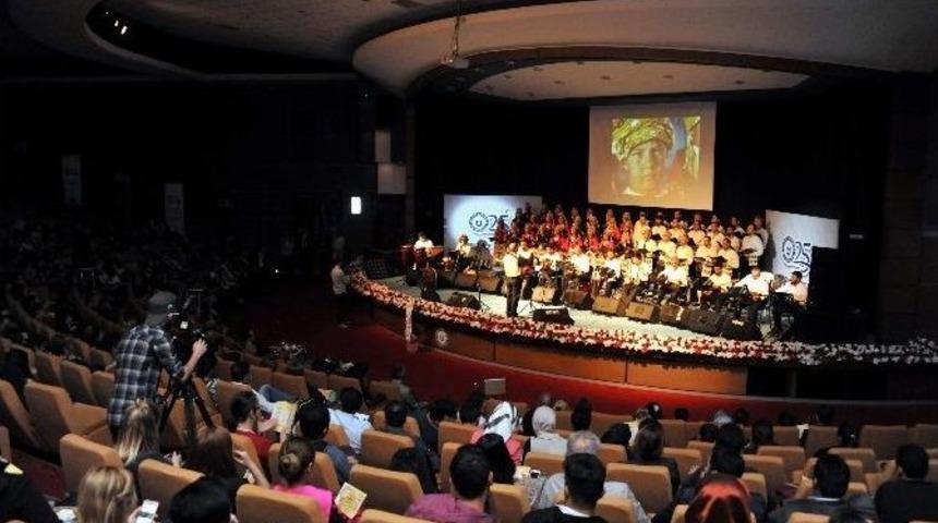 Ad&uuml; 25. Yıl Etkinlikleri T&uuml;rk&uuml;lerle Başladı