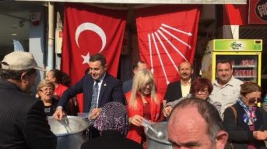 Milletvekili Akın, Aşure Dağıttı