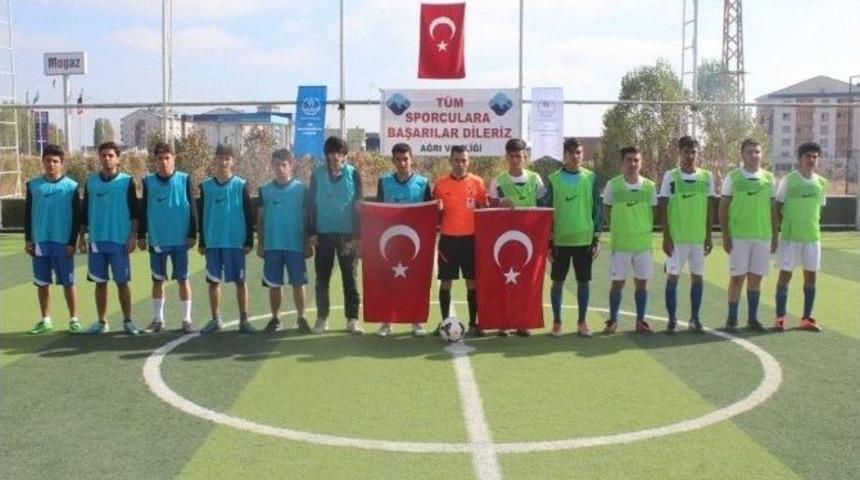 Ağrı&rsquo;da Halı Saha Ma&ccedil;ları Başladı