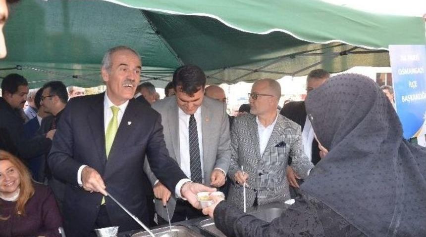 Başkanlar Aşure Dağıttı