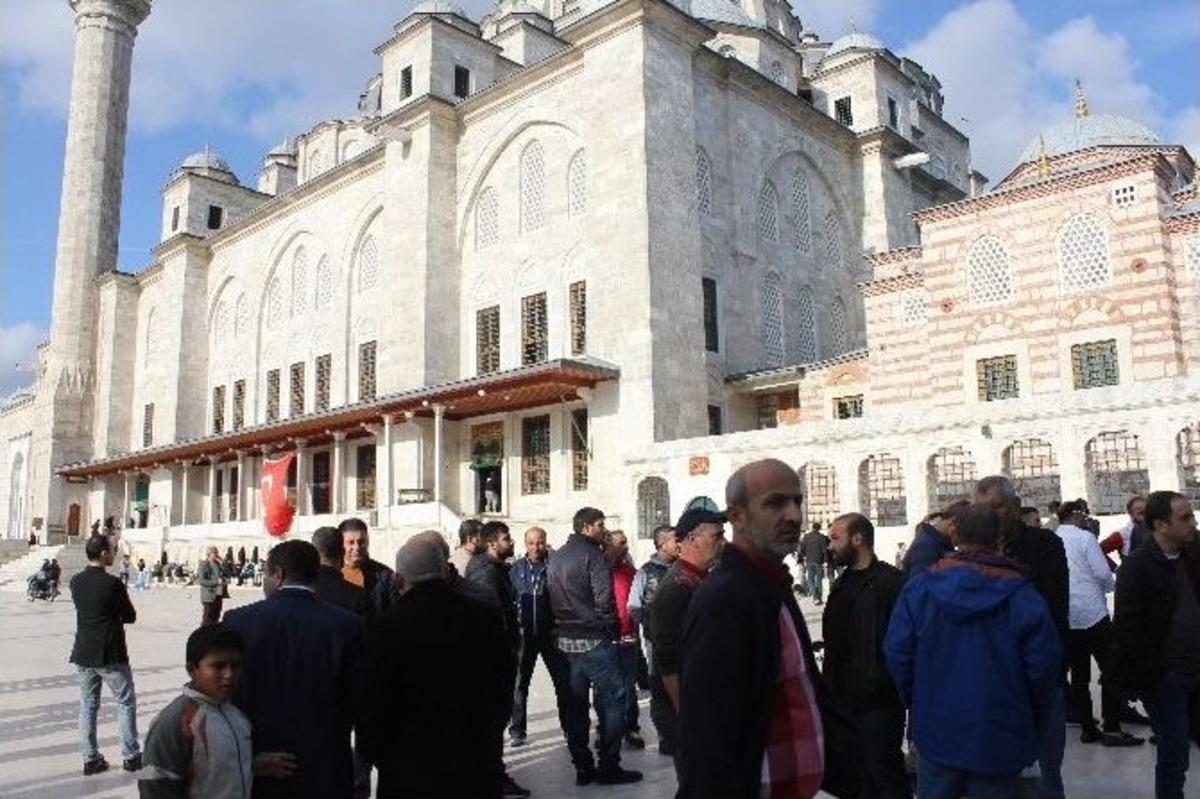 Tarihi Emin&ouml;n&uuml; Balık&ccedil;ısı&rsquo;nın Sahibi İ&ccedil;in Fatih Camii&rsquo;nde Cenaze T&ouml;reni D&uuml;zenlendi