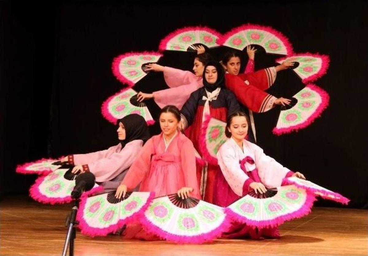 Er&uuml;&rsquo;de 10. Kore Edebiyatı Eser Yarışması &Ouml;d&uuml;l T&ouml;reni D&uuml;zenlendi