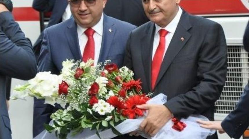 Başbakan Yıldırım, Basın Mensuplarının &ldquo;21 Ekim D&uuml;nya Gazeteciler G&uuml;n&uuml;n&uuml;&rdquo; Kutladı, Hatıra Fotoğrafı &Ccedil;ektirdi