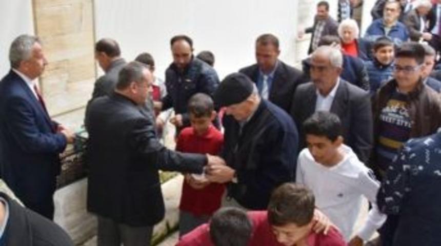 Hayrabolu Belediyesi 2 Bin 500 Aşure Dağıttı