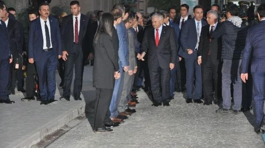 Başbakan Yıldırım, Afyonkarahisar Valisi Aziz Yıldırım&rsquo;ı Ziyaret Etti