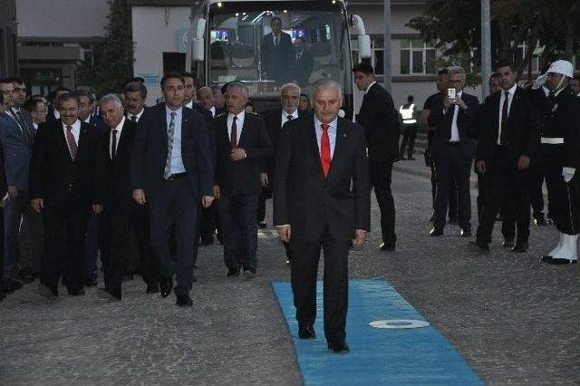 Başbakan Yıldırım, Afyonkarahisar Valisi Aziz Yıldırım’ı Ziyaret Etti