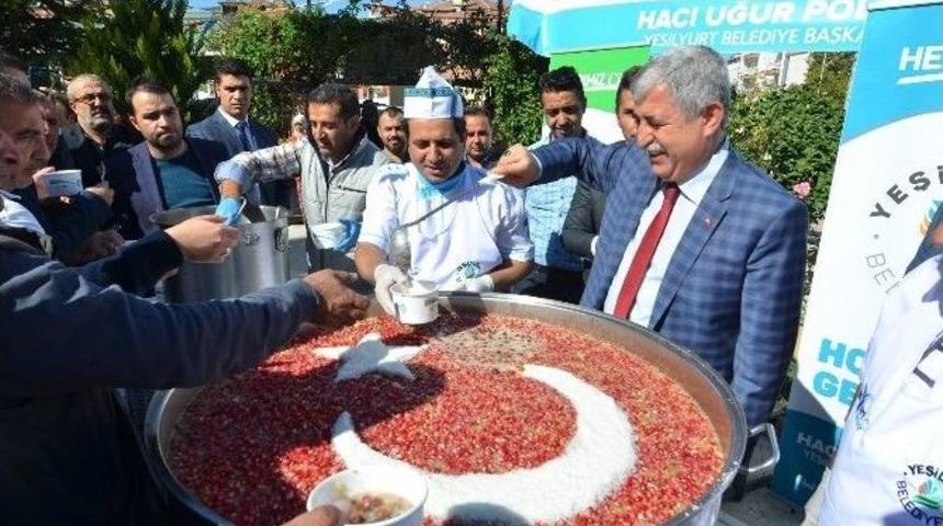 Yeşilyurt Belediyesinden Aşure İkramı
