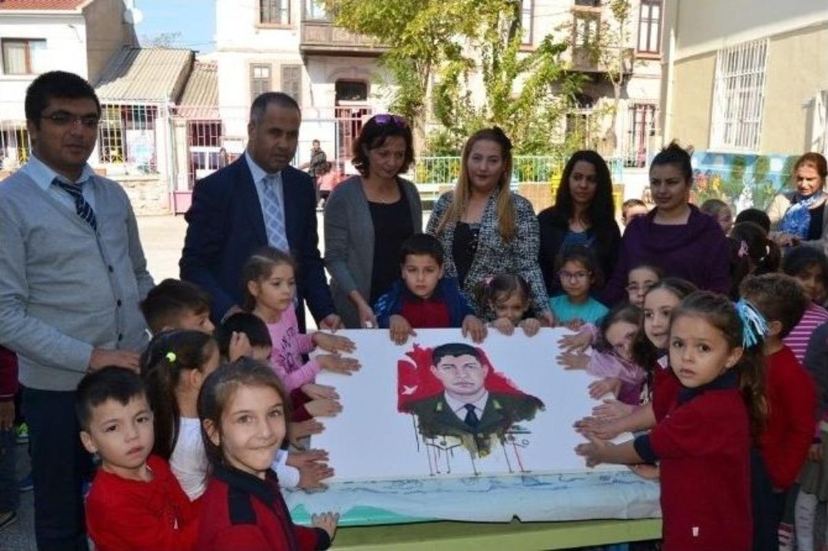 Halisdemir Minik Y&uuml;reklerde Yaşıyor