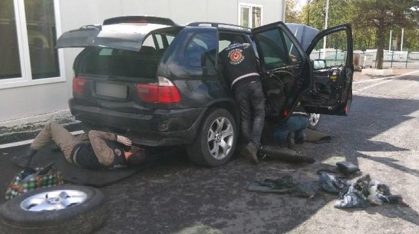 Derek&ouml;y&rsquo;de Bir Ara&ccedil;ta 3 Adet Kalaşnikof Bulundu