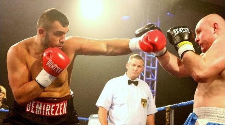 Ali Eren Demirezen&rsquo;in Rakibi Ringden Ka&ccedil;tı