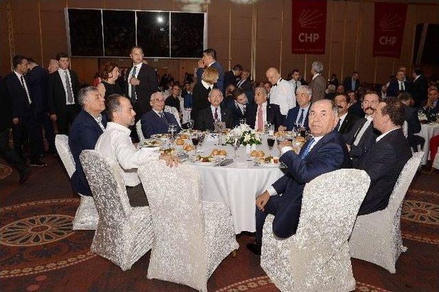 Kılı&ccedil;daroğlu Partisinin D&uuml;zenlediği Yemeğe Katıldı 1