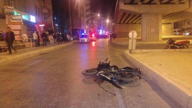 Otomobil Motosiklete Çarpıp Kaçtı: 1 Ölü, 1 Yaralı 1