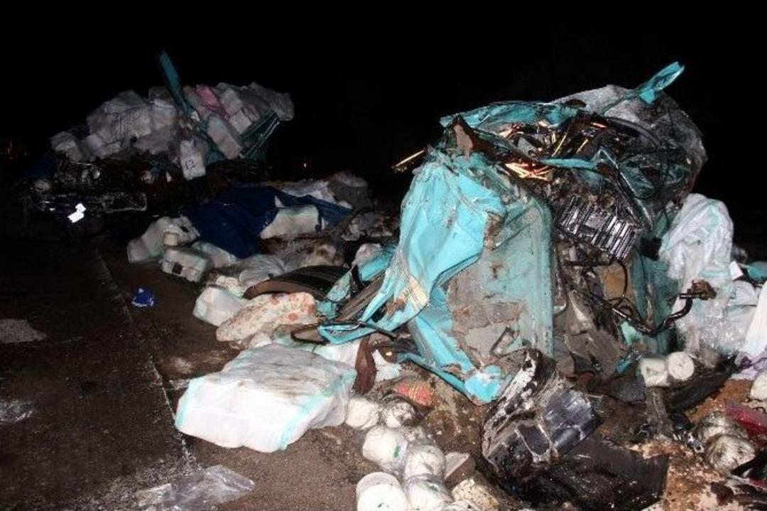 Tankerle Kamyon Kafa Kafaya &Ccedil;arpıştı: 1 &Ouml;l&uuml;