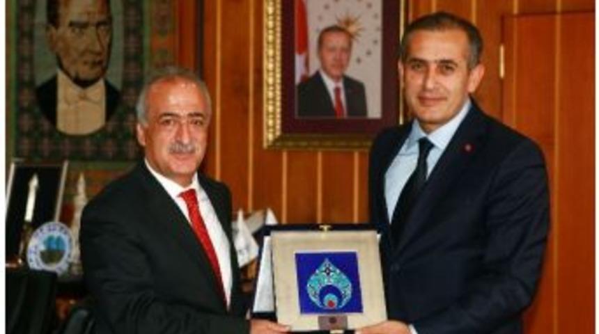 Erat&uuml;n Başkanı Şener&rsquo;den Rekt&ouml;r &Ccedil;omaklı&rsquo;ya Ziyaret