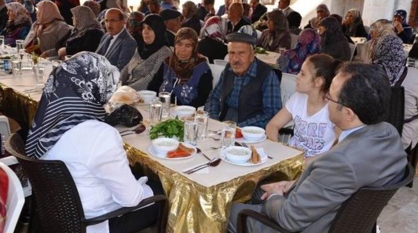 Vali &Ccedil;ataklı Aşure Programına Katıldı