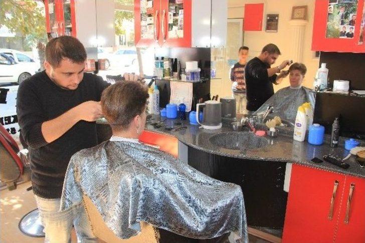 7 Yıldır Erkek Berberine Tıraş Oluyor G2