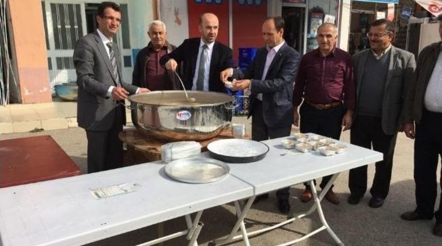 Dodurga Belediyesi&rsquo;nden 2 Bin 500 Kişilik Aşure İkramı