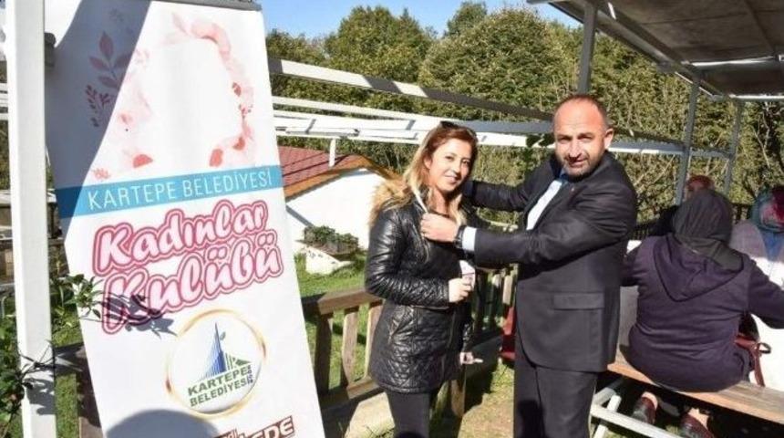 Başkan &Uuml;z&uuml;lmez, Kartepe Kadınlar Kul&uuml;b&uuml;&rsquo;n&uuml;n Kahvaltısına Katıldı