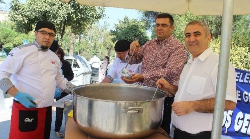 Doktorlar Gribe Karşı Bilimsel Aşure Dağıttı