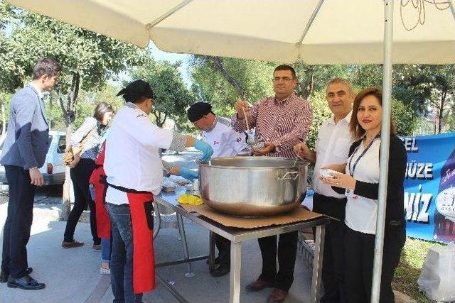 Doktorlar Gribe Karşı Bilimsel Aşure Dağıttı 1