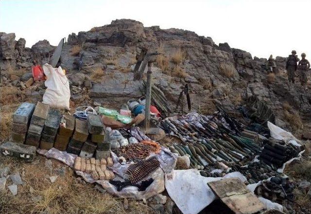 Hakkari’de Çok Sayıda Silah Ele Geçirildi