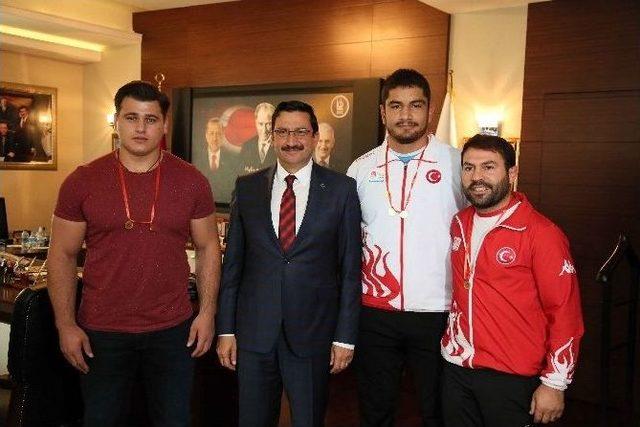 Olimpiyat Ve Dünya Şampiyonu Sporcular Keçiören’de