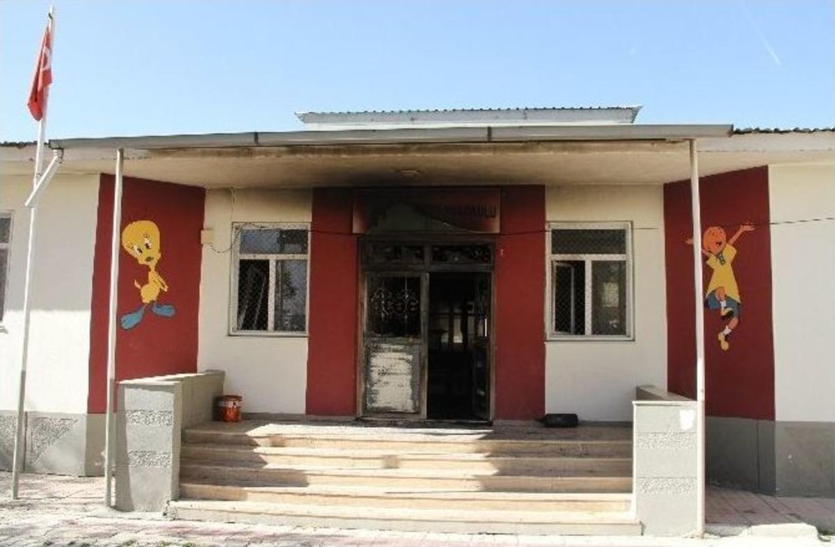 Miniklerin Eğitim G&ouml;rd&uuml;ğ&uuml; Okulu Yaktılar