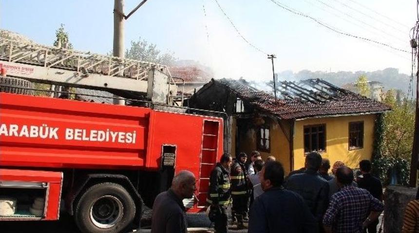 Karab&uuml;k&rsquo;te Ev Yangını