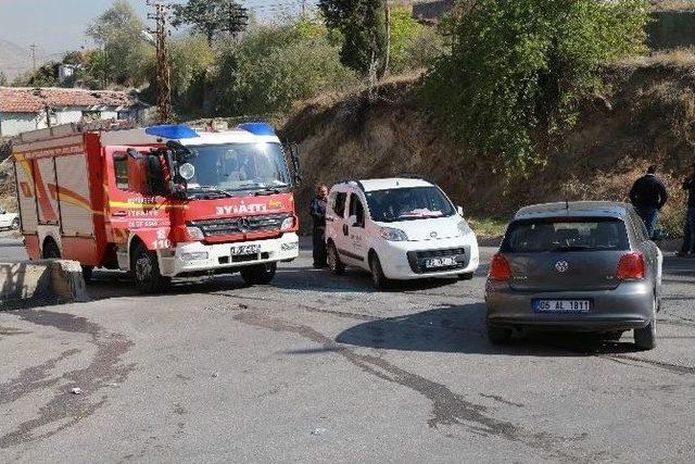 Ego Otob&uuml;s&uuml;yle Otomobil Kafa Kafaya &Ccedil;arpıştı: 2 Yaralı 3