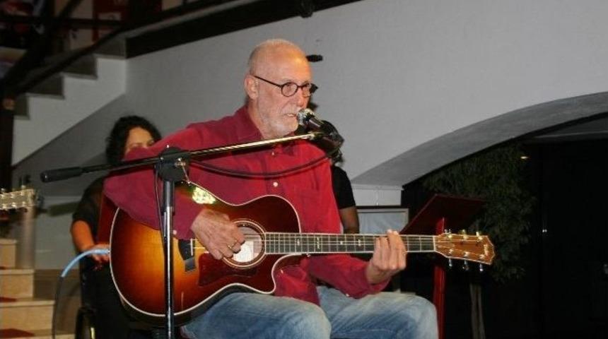 İlhan Şeşen&rsquo;den Hayranlarına H&uuml;lya Avşar Esprisi