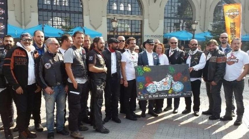 Motosiklet Tutkunları Meme Kanserine Dikkat &Ccedil;ekmek İ&ccedil;in Yola D&uuml;şt&uuml;