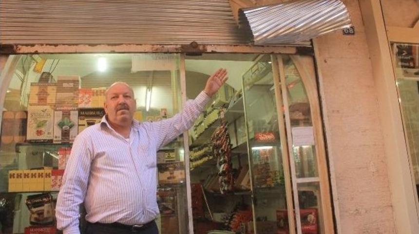 &Ccedil;ay Hırsızları G&uuml;venlik Kamerasına Yakalandı