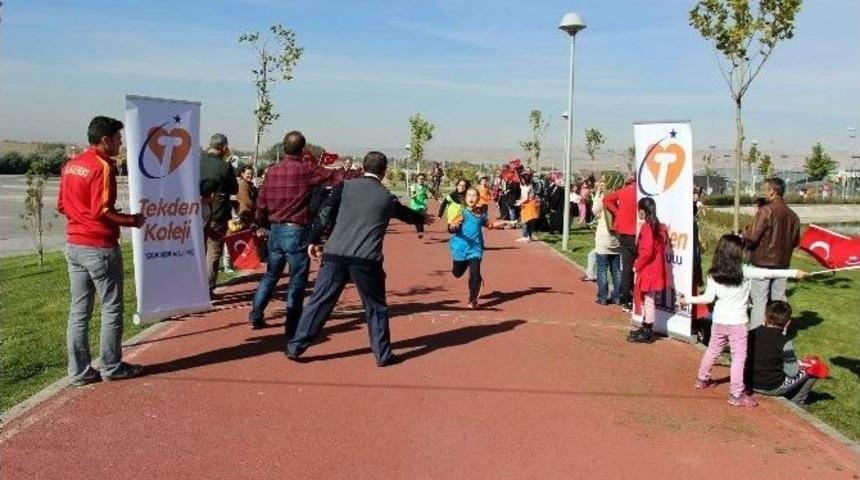 K&uuml;&ccedil;&uuml;k &Ouml;ğrencilerden &rsquo;atat&uuml;rk&rsquo;&uuml;n İzinde Cumhuriyet&rsquo; Koşusu