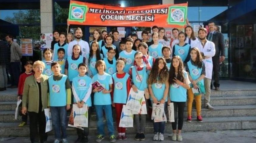 Melikgazi Belediyesi &Ccedil;ocuk Meclisi &Uuml;yeleri Kitap Fuarında