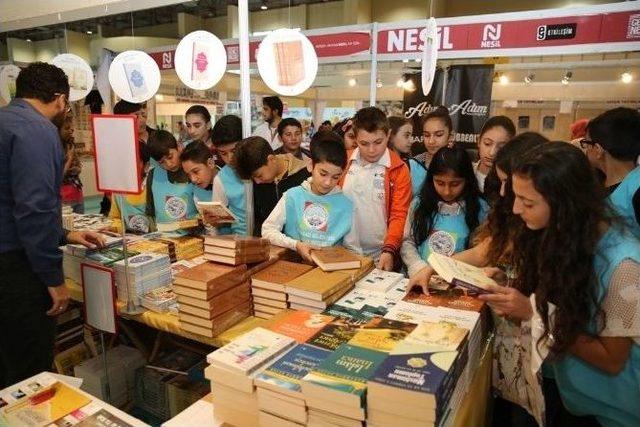 Melikgazi Belediyesi Çocuk Meclisi Üyeleri Kitap Fuarında