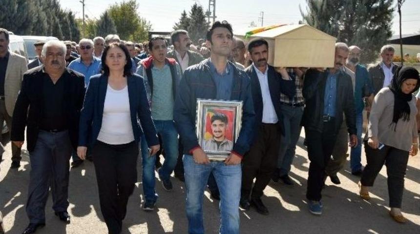 Hdp&rsquo;li Vekil Ter&ouml;ristin Cenazesine Katıldı